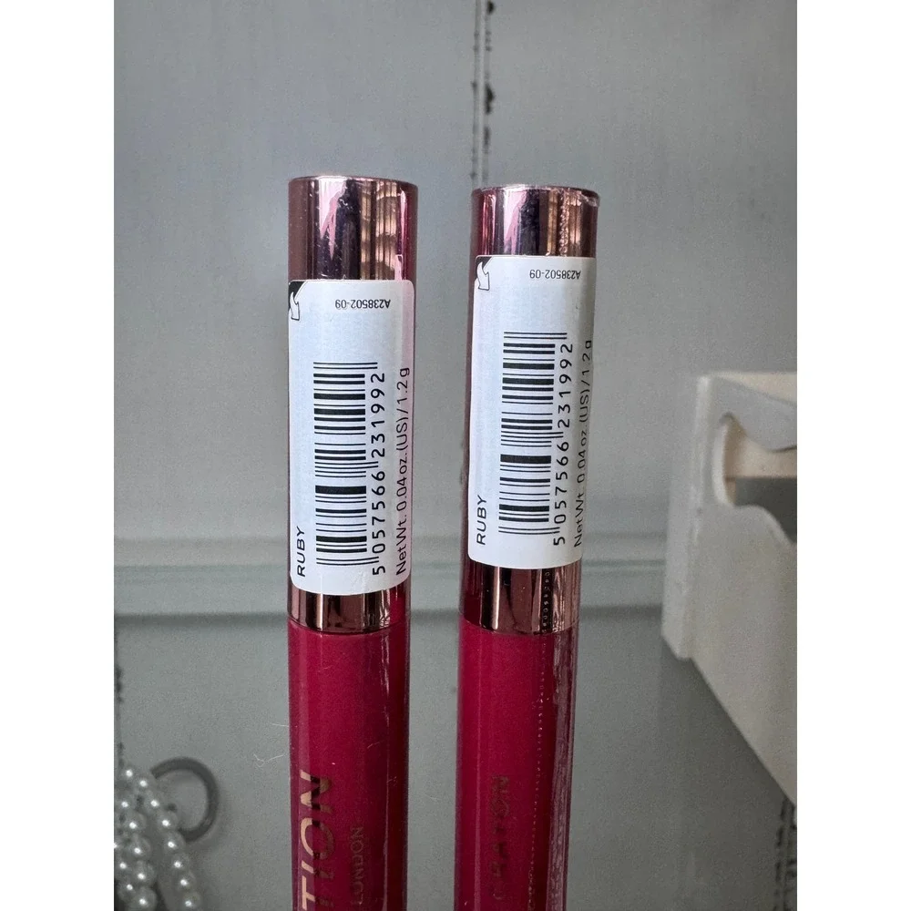 Makeup Revolution Velvet Kiss Lip Crayon Ruby Red Matte Lipstick Duo 2 Pack NEW